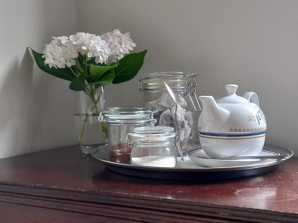 The Cabin Bed & Breakfast Flore ภายนอก รูปภาพ